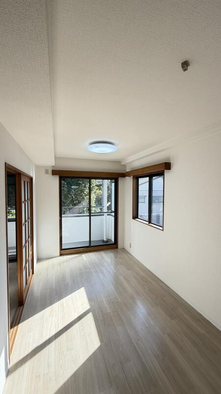横須賀市二葉２丁目の賃貸マンションの居間・リビング