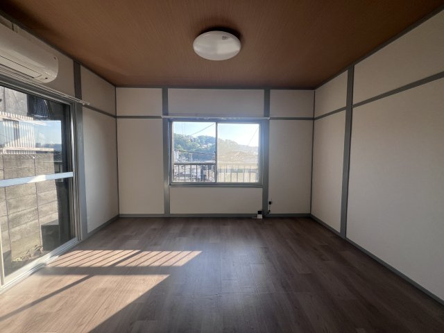鈴蘭台南町7丁目貸家の居間・リビング