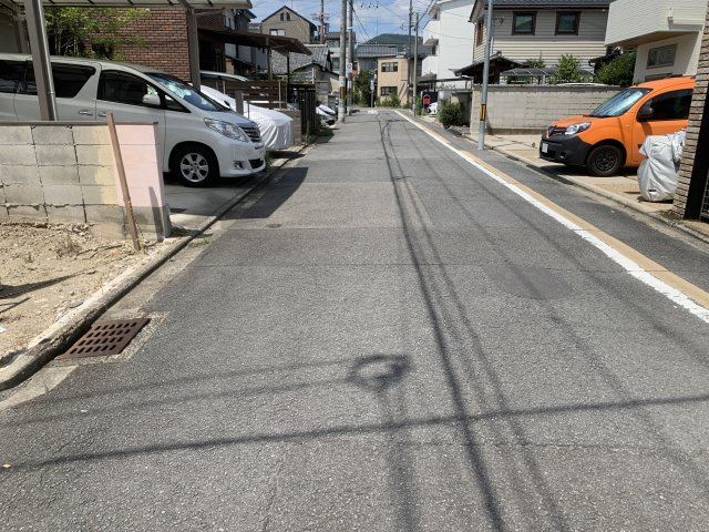 京都市北区紫竹上竹殿町　新築一戸建の前面道路含む現地写真