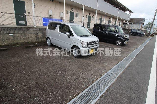 クレストコート　Aの駐車場|駐車場に車を止められます