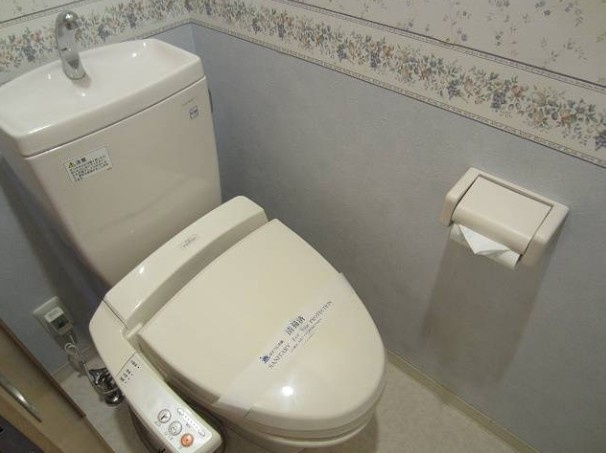 荒川区東日暮里３丁目の賃貸マンションのトイレ