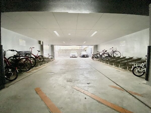 GRANDUKE松原cuoreの駐車場|駐車スペースもあります