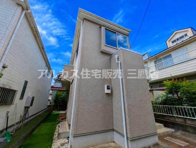 多摩湖線 一橋学園駅 17分 中古戸建 小平市学園東町の外観|**外観コメント（90文字以内）**

シンプルで洗練されたデザインが印象的。落ち着いた街並みに調和する住まいです。
