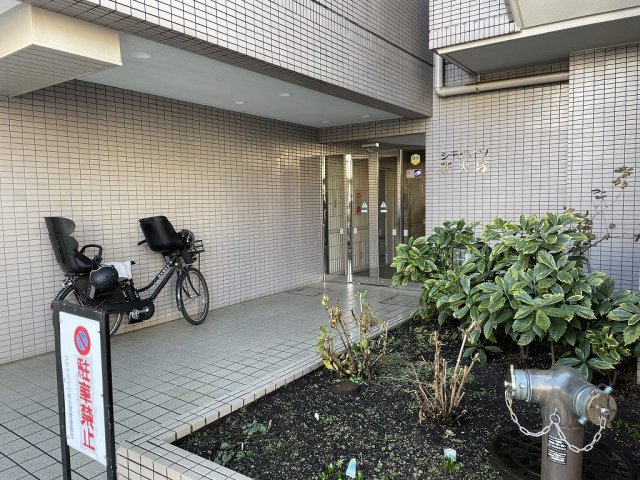 シティハイツ新大塚のエントランス