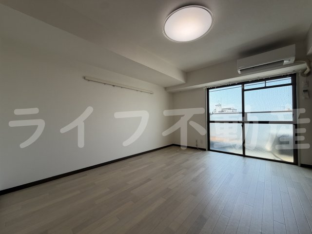 ライラック小阪の居間・リビング