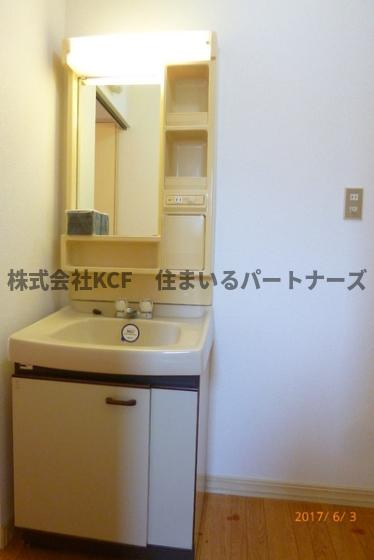 コーポリベールの洗面所|脱衣スペースもあります