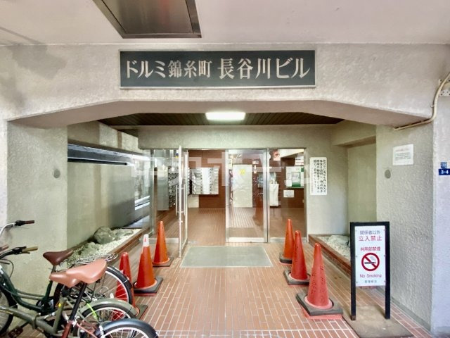 ドルミ錦糸町長谷川ビルのエントランス|【エントランス】マンションのエントランスは、その物件の印象を決める、顔とも言える場所です。毎日通る場所ですからきれいなのが良いです。