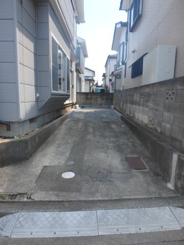 鶴ヶ島市下新田中古戸建の駐車場