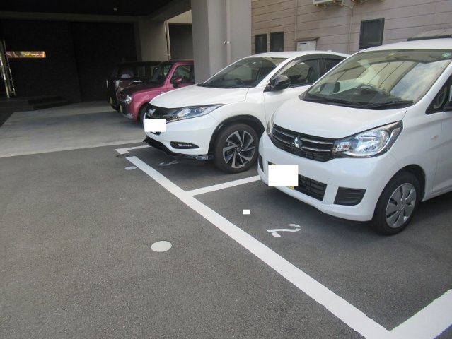 ESレジデンスの駐車場