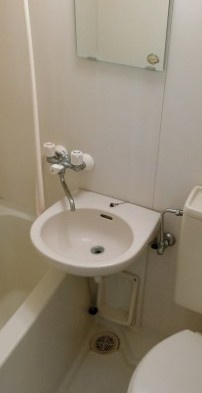 海老名市東柏ケ谷２丁目のアパートの洗面所
