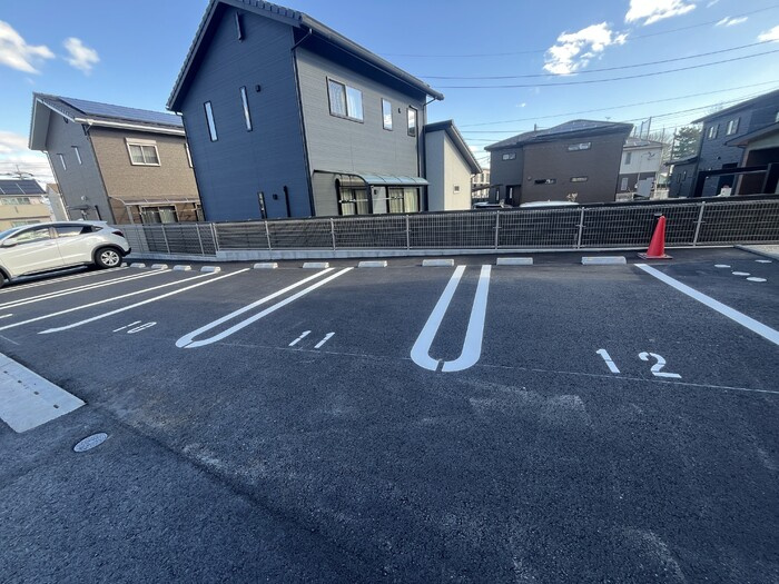 フリーデンやりたの駐車場