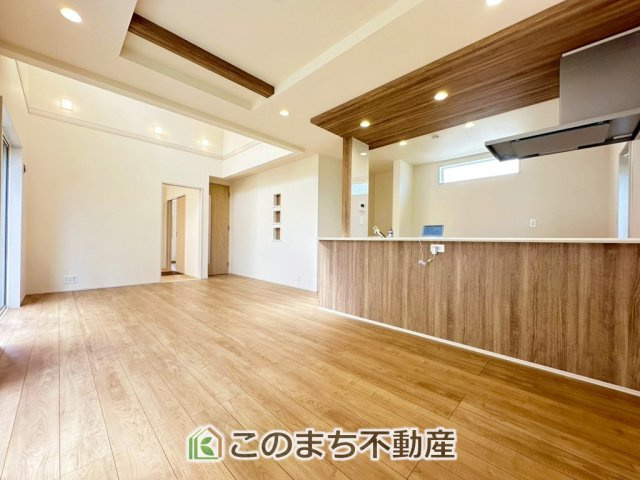 ブルーミングガーデン宇都宮市陽東4丁目の和室|お子様のお昼寝にも便利な和室です。大きな窓から暖かな日差しが差し込みます♪