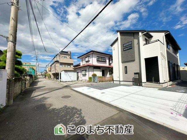 ブルーミングガーデン宇都宮市陽東4丁目の設備|雨の日や湿気の多い梅雨時期など、洗濯物が乾き難い時期に重宝する浴室換気乾燥機。乾燥機能だけではなく、冬場の浴室内の寒暖差を緩和する暖房機能も標準装備。ヒートショック対策に一役買います。