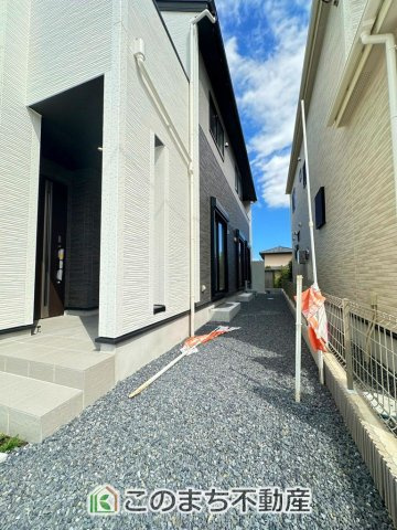 ブルーミングガーデン宇都宮市陽東4丁目のバルコニー|南向きの大型バルコニーは陽当り良好で、たっぷりのお洗濯物もよく乾きます！
さらにインナーバルコニーなので雨の日でも安心してお出かけできますね♪