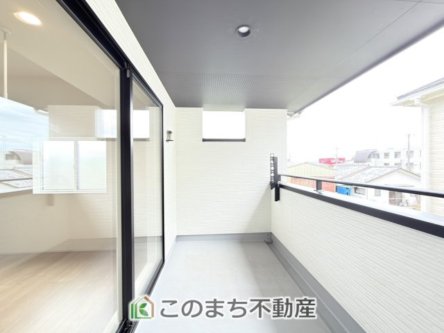 ブルーミングガーデン宇都宮市陽東4丁目のバルコニー|南向きの大型バルコニーは陽当り良好で、たっぷりのお洗濯物もよく乾きます！
さらにインナーバルコニーなので雨の日でも安心してお出かけできますね♪