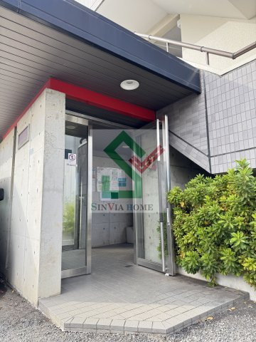 コンフリエ八幡町のエントランス