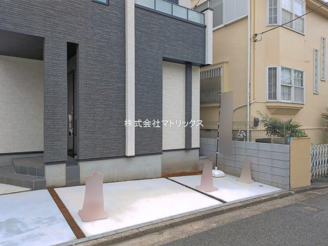 練馬区大泉町5丁目　土地35坪超　耐震×長期優良住宅　限定1棟の駐車場