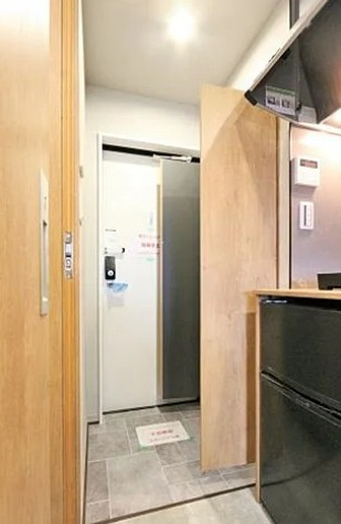 市川市南行徳３丁目の賃貸マンションの玄関