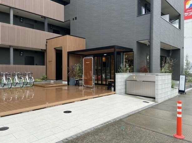 市川市南行徳３丁目の賃貸マンションのエントランス