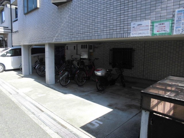 第５八雲マンションの駐車場