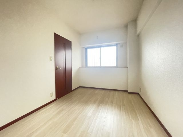 コンフォートスクエア安部山の洋室