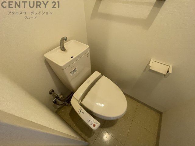 温水洗浄便座付きのトイレです♪