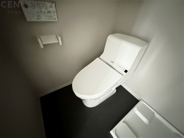 温水洗浄便座付きのトイレです♪