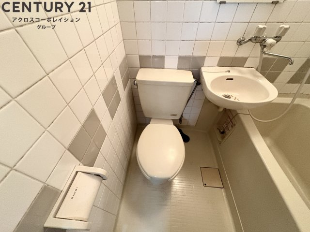 浴室内にトイレがあります！