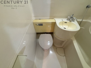 シンプルで掃除のしやすいトイレです♪