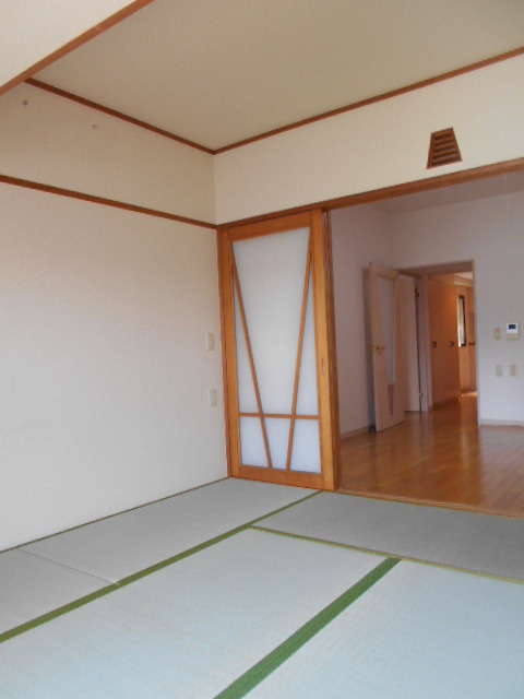 ラ・クラッセ西寺尾の和室|☆襖を空けるとより開放的な空間になります☆