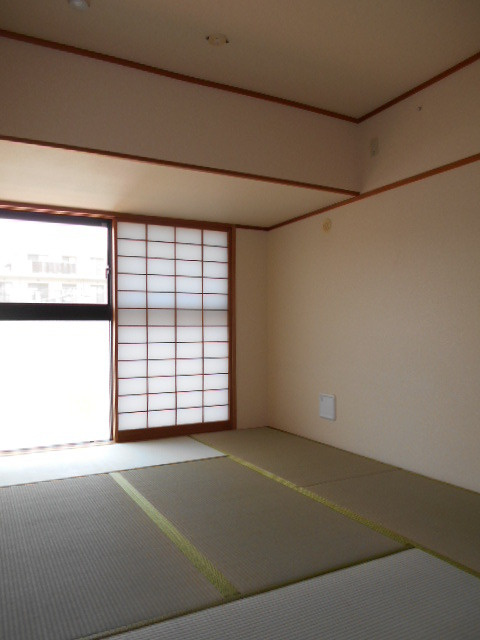ラ・クラッセ西寺尾の和室
