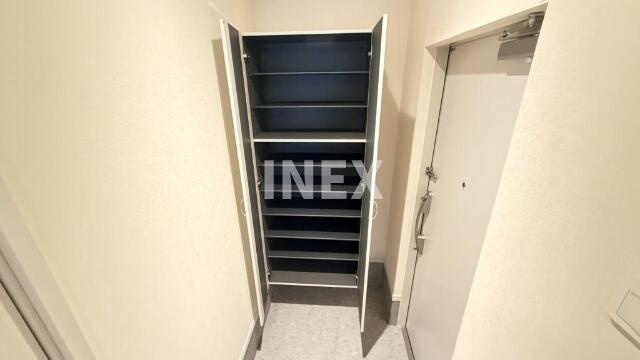 川崎市幸区小倉４丁目のアパートの玄関