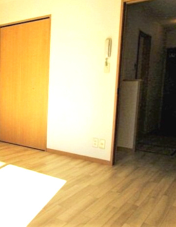 小平市小川西町４丁目のアパートの居間・リビング