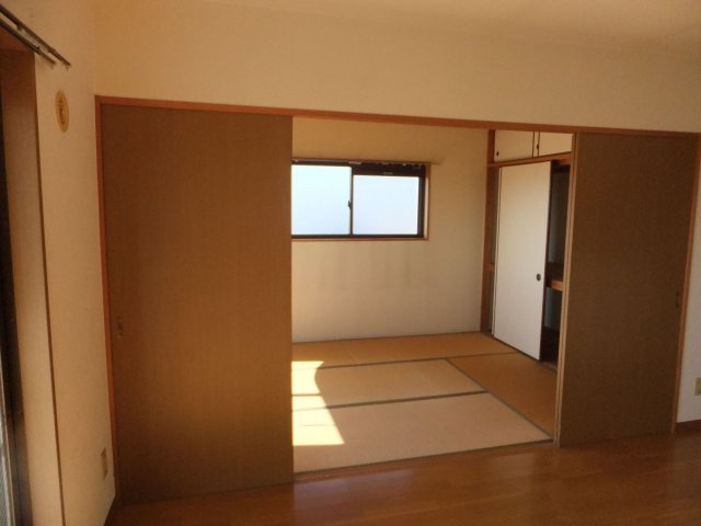 グリーンマンションの洋室