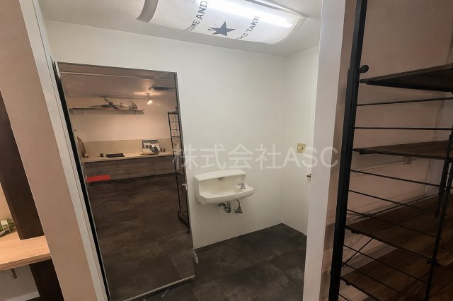 キャロルビル春日出　貸店舗の洗面所