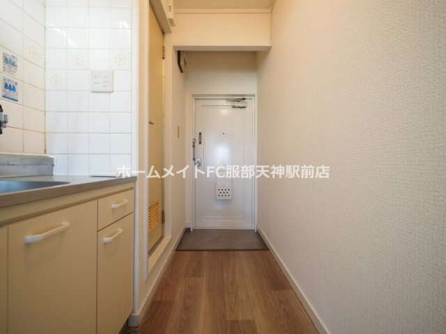 ストロング第3新大阪の玄関