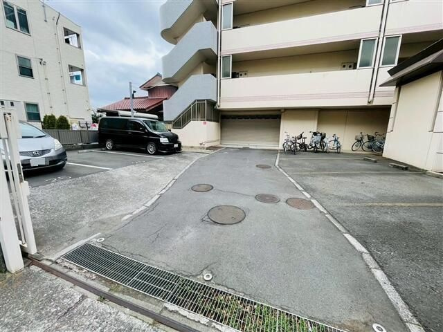 パークヒルズ西台の駐車場