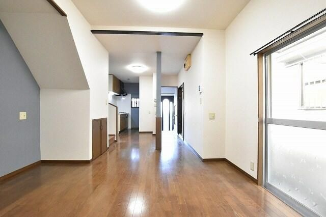 三萩野戸建の居間・リビング