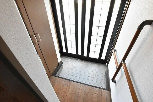 三萩野戸建の玄関