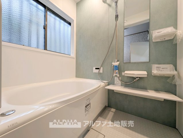 中古戸建て　八王子市暁町2丁目の浴室|【Bath room】
◆バスルーム◆一日の疲れをゆっくり癒せる落ち着いたバスルーム。浴室乾燥機付きで天候を気にせず洗濯でき、毎日の暮らしにも便利な空間です。