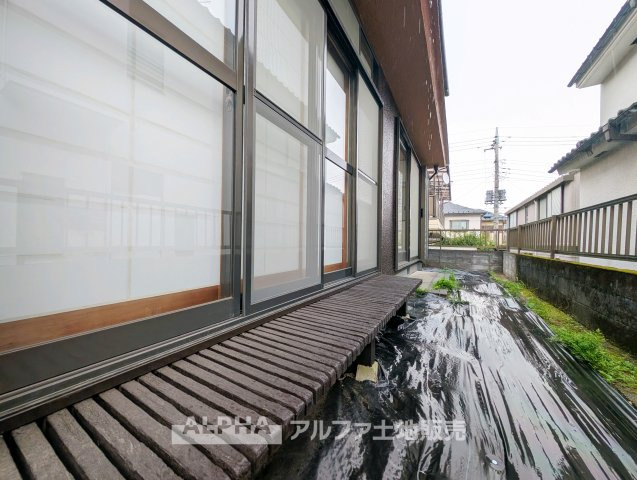 中古戸建て　八王子市暁町2丁目の庭|【Garden】
◆庭◆住まいに心地よい開放感を添える庭スペース。お子さまの遊び場や愛犬との時間、休日のティータイムなど、暮らしの楽しみが自然と広がる場所です。