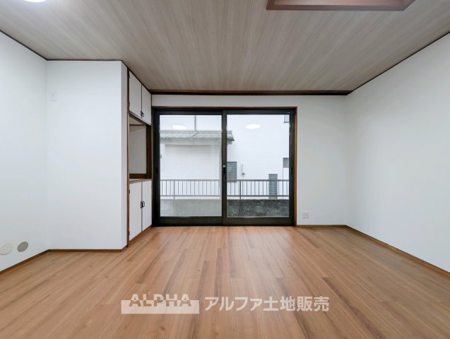 中古戸建て　八王子市暁町2丁目の居間・リビング|【Gathering Place】
◆人を招きたくなる◆
友人とのホームパーティーや、ご親族との食事会など、大切な人と過ごす時間をより心地よく演出するリビングです。