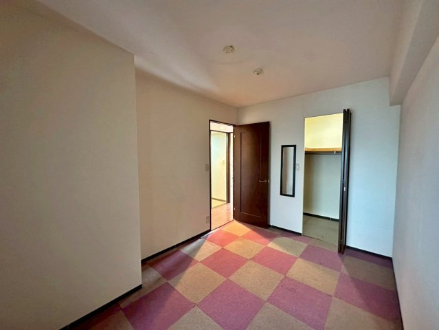 ライオンズプラザ香里園の洋室|全居室約6帖以上の広さがあります！
各居室収納付きです！