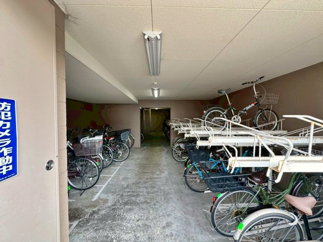 ライオンズプラザ香里園の駐輪場