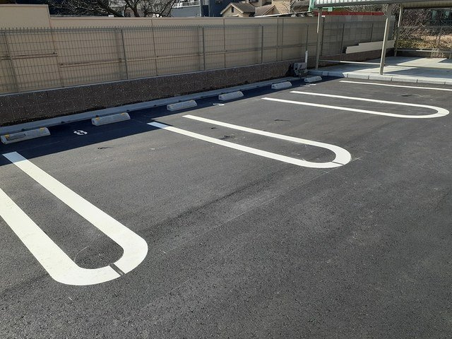 ブリック　フェアリーⅢの駐車場