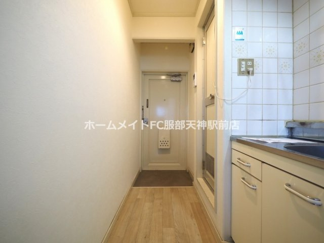 ストロング第3新大阪の玄関
