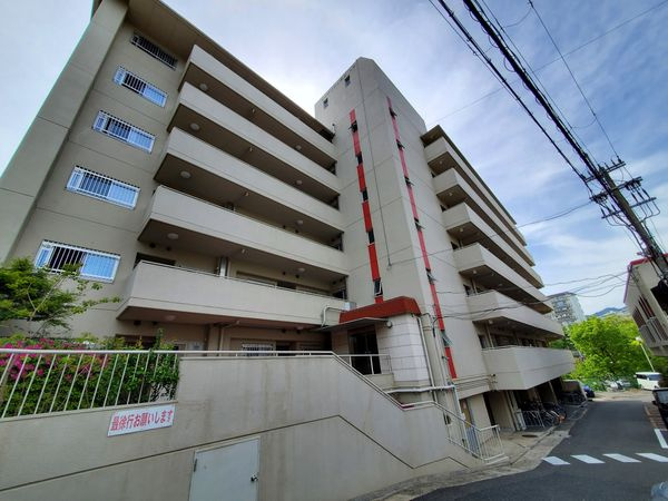 プレジデント箕面A棟の外観