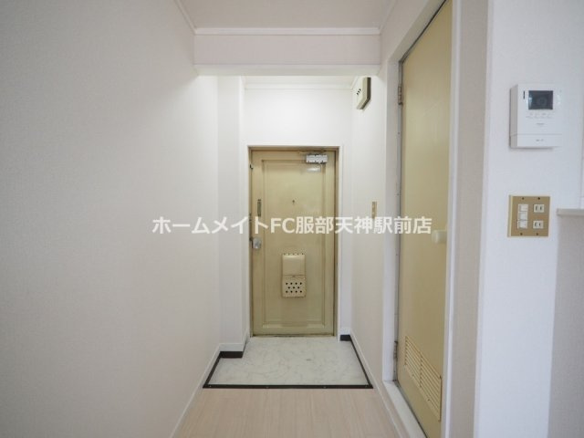 ストロング第3新大阪の玄関