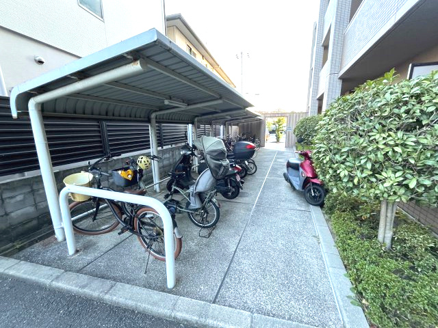 ベルデュール四條畷の駐車場