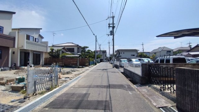 尼崎市東園田町　新築戸建の前面道路含む現地写真